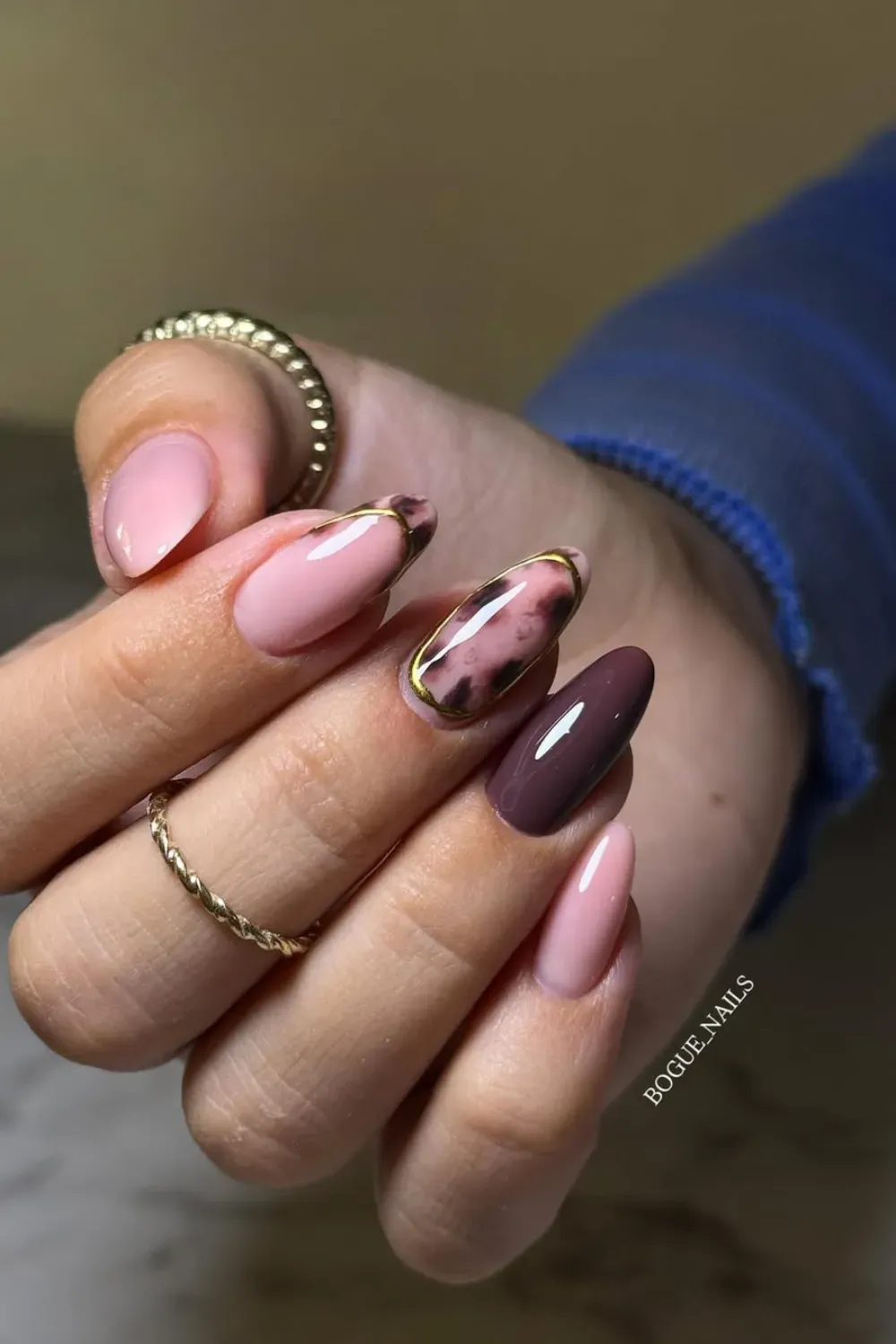 Delicate floral accents on a white background, with pink and gold details for a classy finish