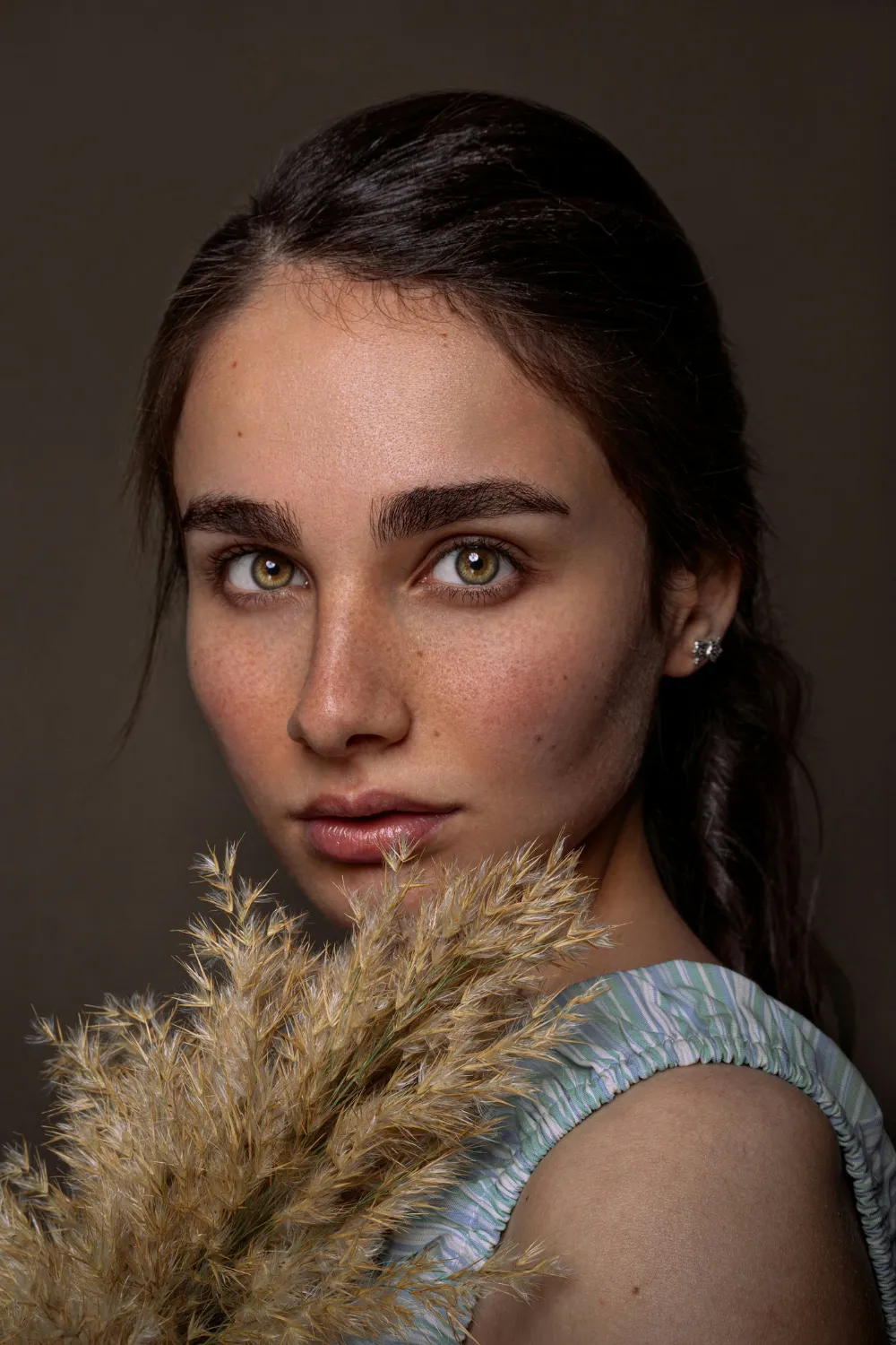 Fluffy Natural Brows - Model showcasing fluffy, natural eyebrows