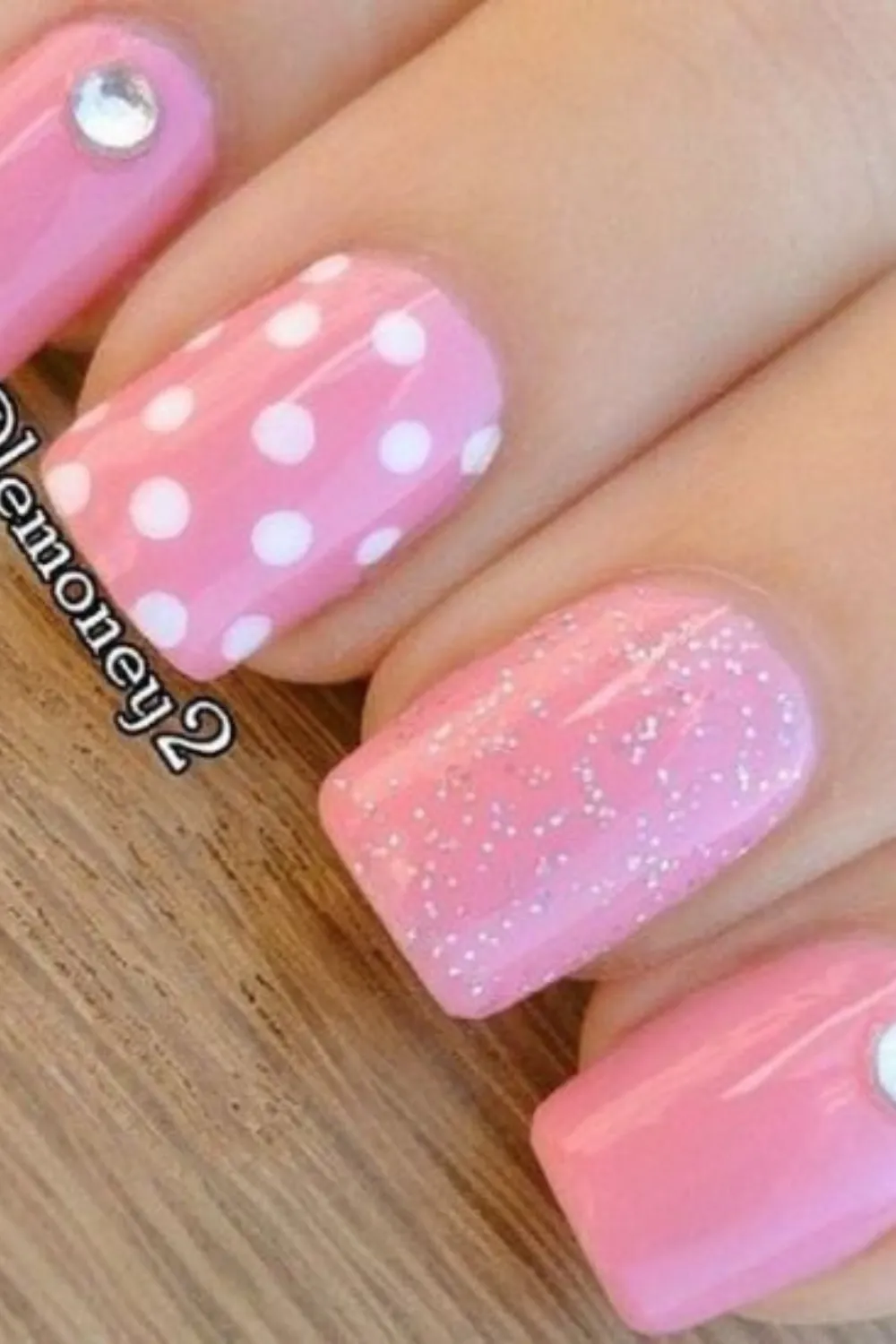 Glitter Polka Dot Nails – Playful dots with sparkling accents.