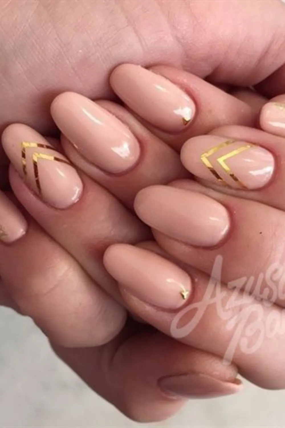 Gold Stripe Nail Design - Glamorous Minimalist Accent : Gold stripe nails showcasing modern and elegant designs.
