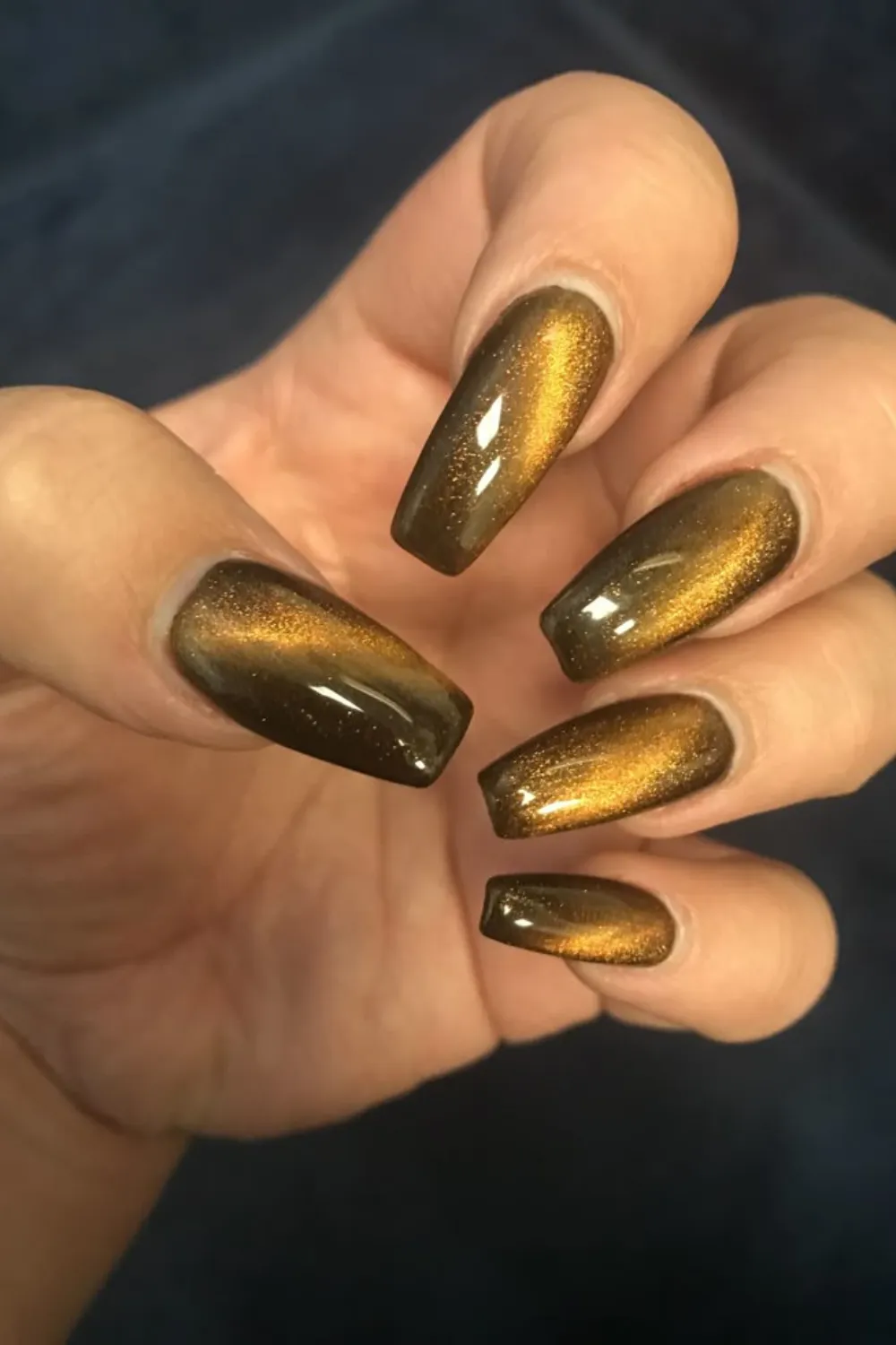 Golden Glow Cat Eye Nails - Radiant golden cat eye nails with a molten metallic effect for a dazzling spring look.