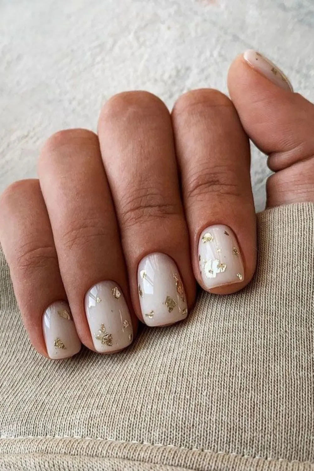 Metallic Leaf Accents – Luxurious gold and silver foil on neutral nails.