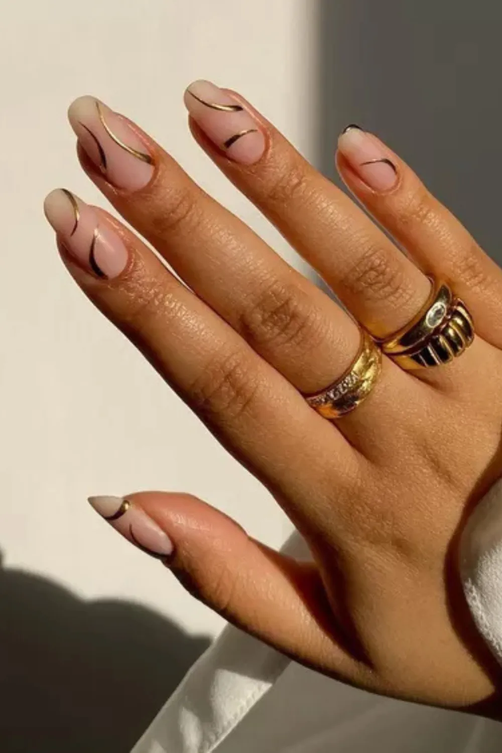 Thin and Thick Gold Stripe Nails - Dynamic and Stylish : Gold stripe nails showcasing modern and elegant designs.