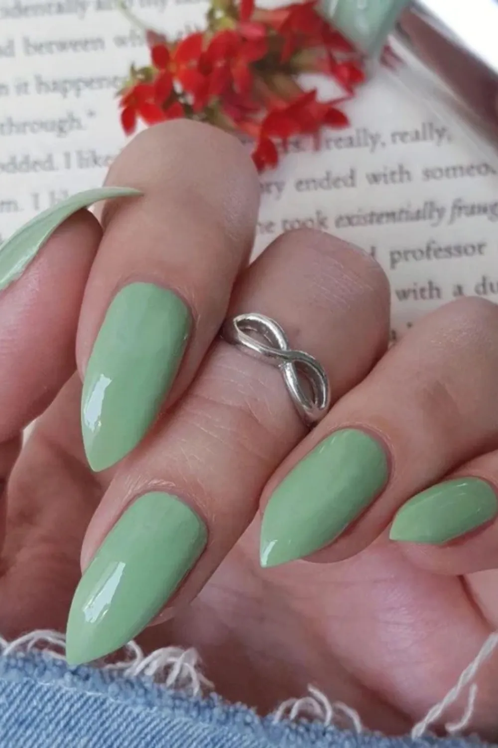 "Mint Green Juicy Pastel Nail Trend" – Fresh mint green nails for 2025.