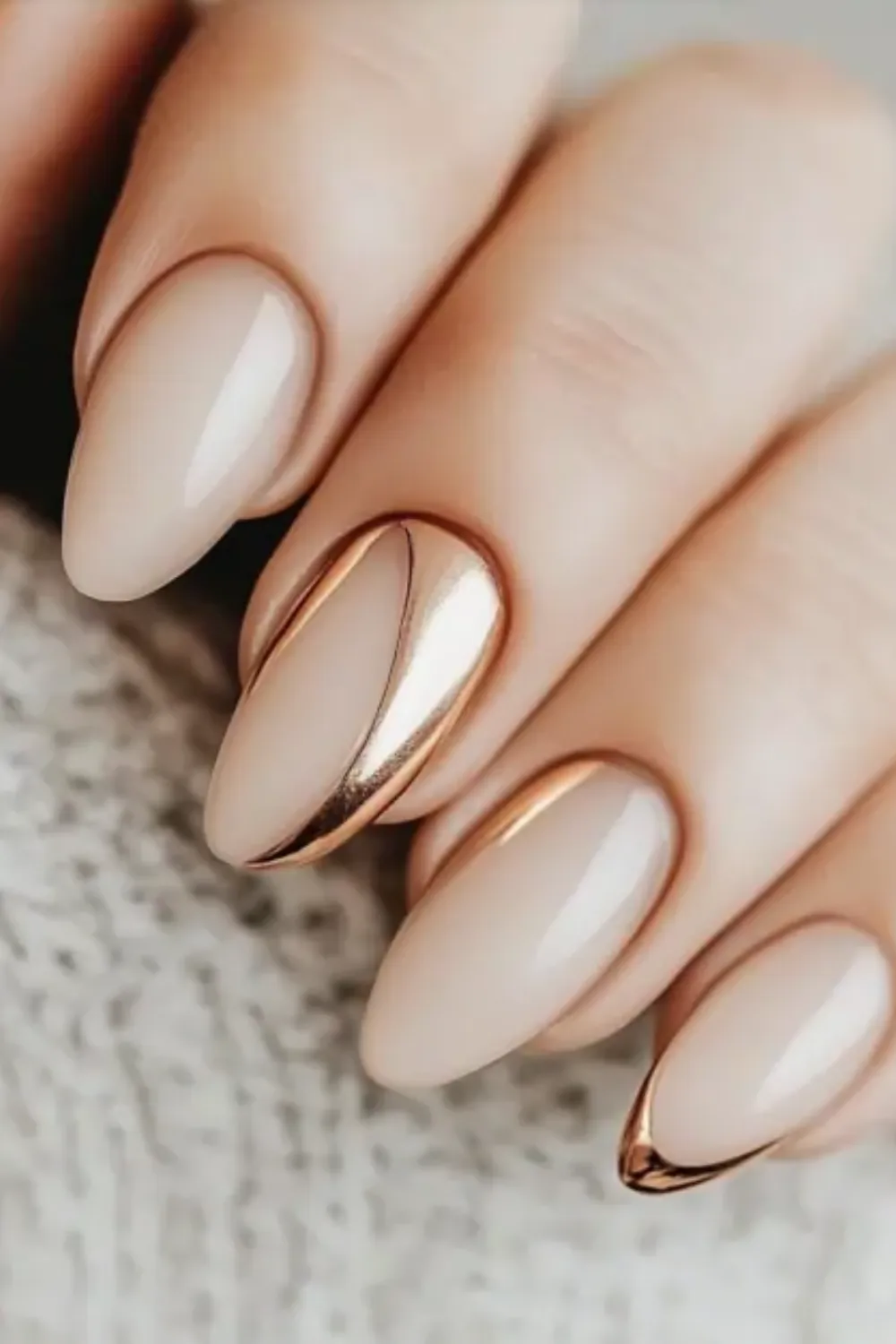 Gold Stripe Nail Design - Glamorous Minimalist Accent : Gold stripe nails showcasing modern and elegant designs.
