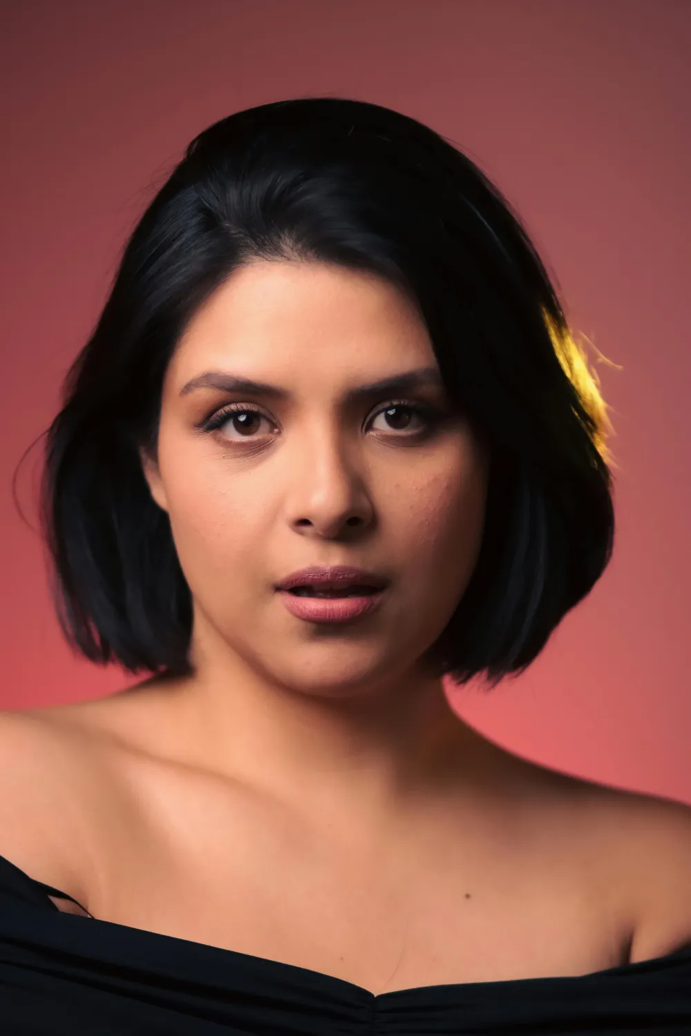 No-Makeup Makeup Base Look
- Fresh-faced woman with minimal base makeup
