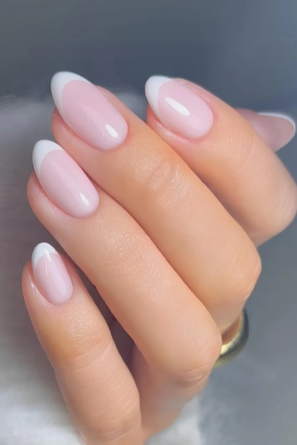 Jelly translucent French manicure
Translucent jelly French tip nails in soft pink