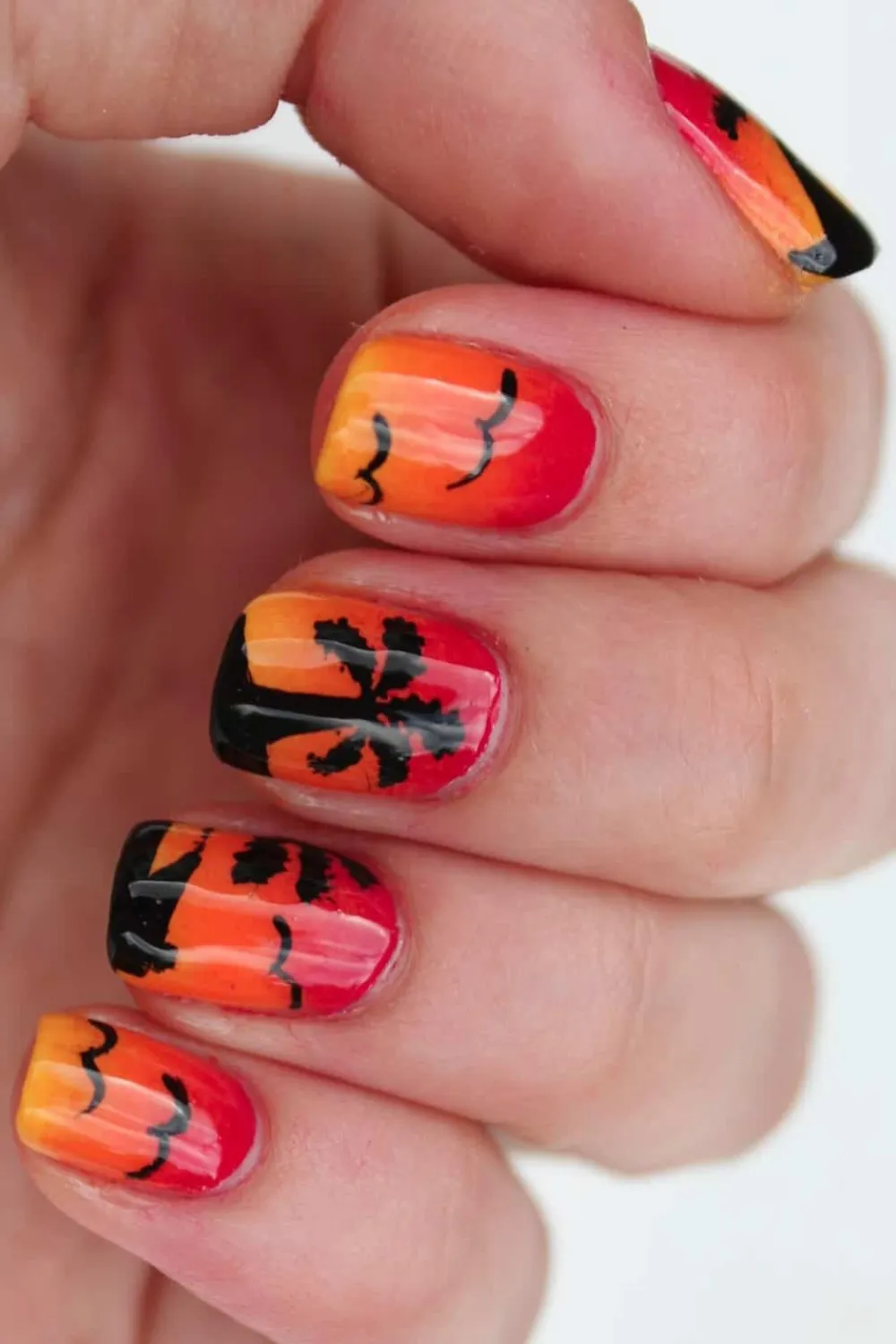 Sunset Daisy Bliss Spring Nails - Soft daisy nail art on a light pink and coral gradient background, ideal for spring.