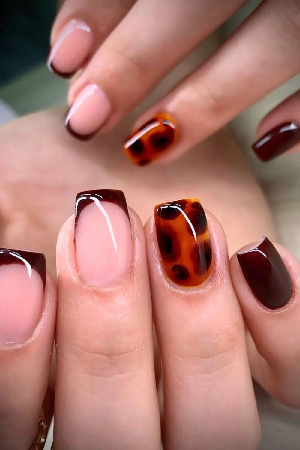 Tortoiseshell & Brown French Nail Design - French tips with tortoiseshell and dark brown details on square nails