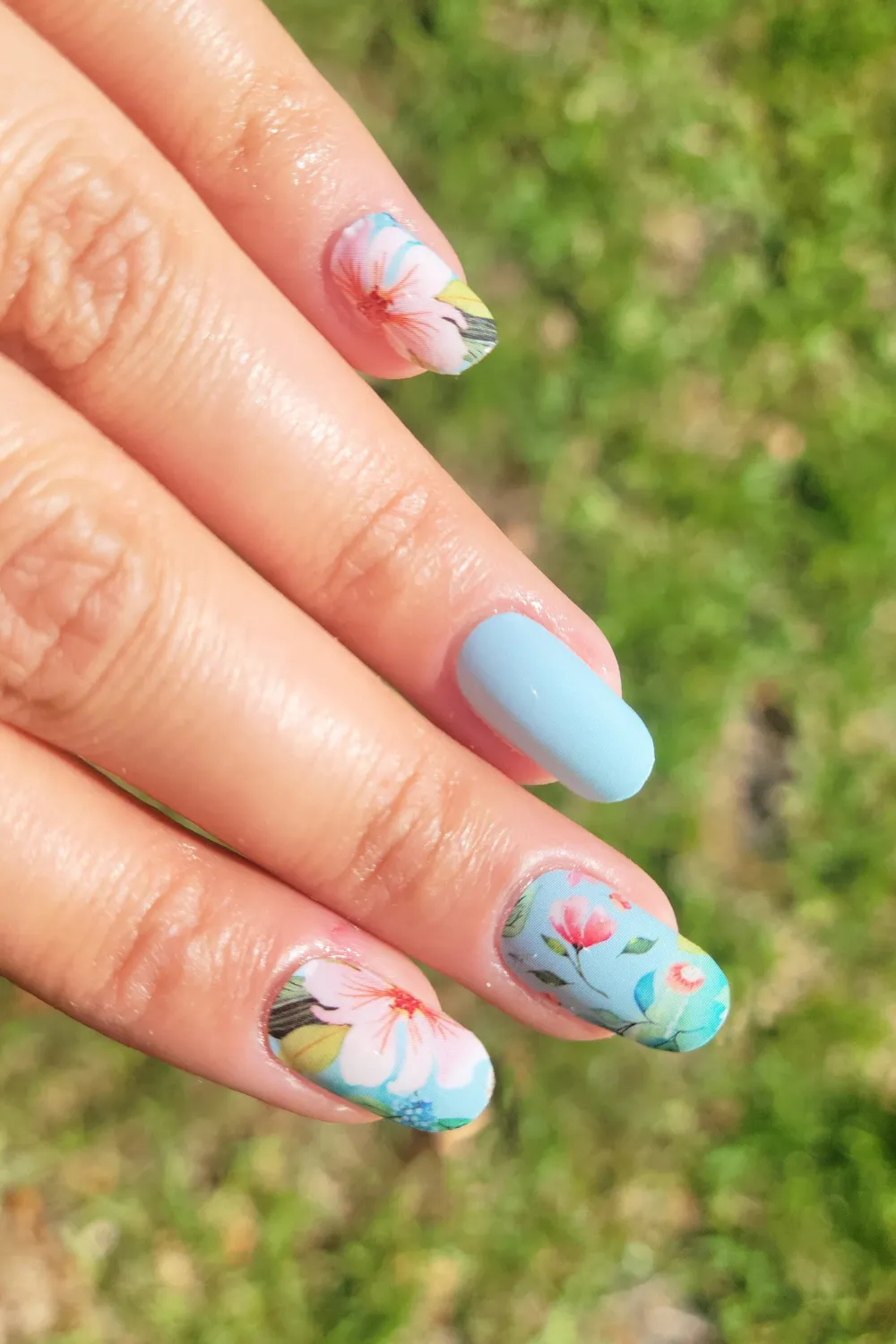Tropical Floral Nails – Bright and exotic flower designs for spring