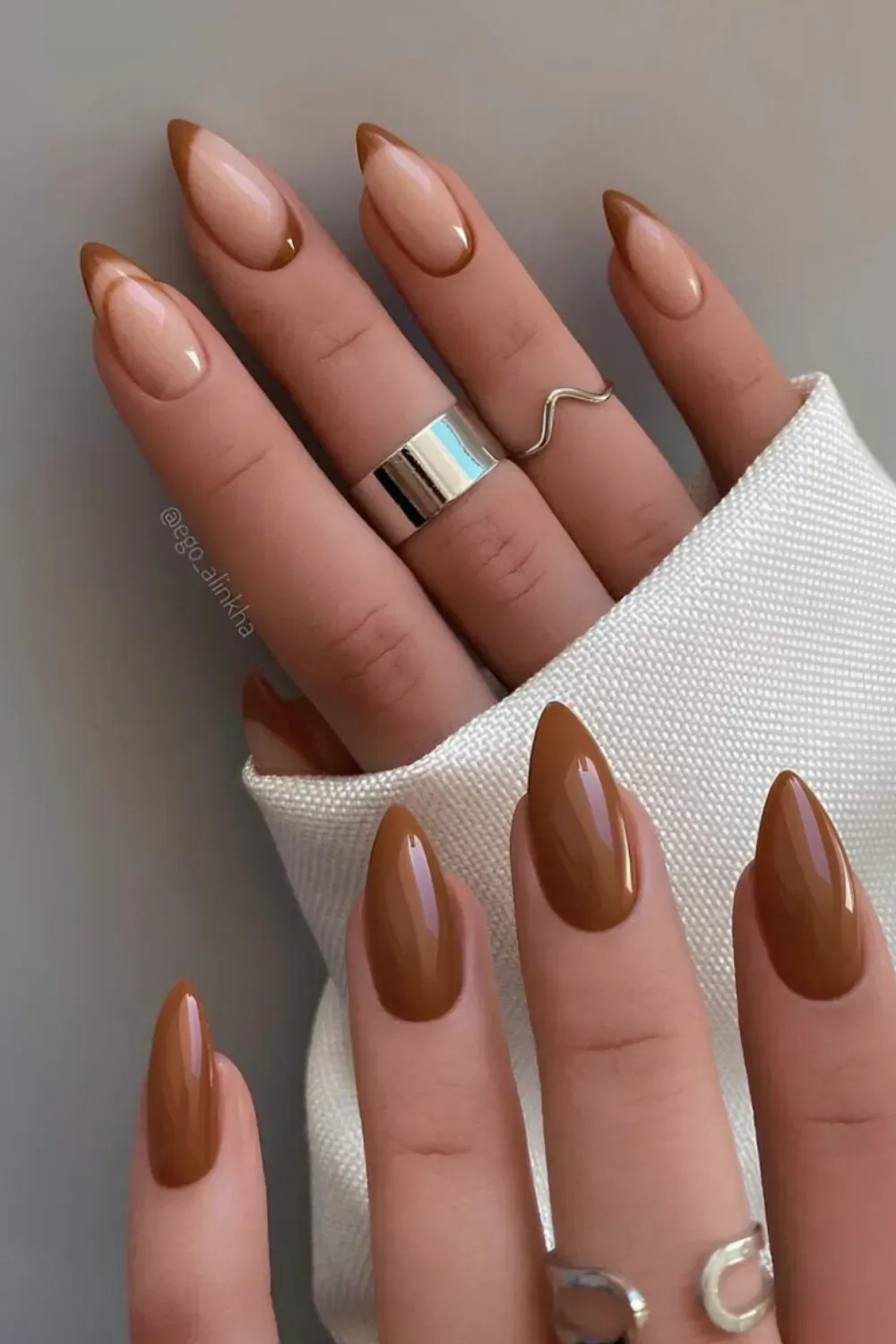 Brown nails with small metallic chrome rings