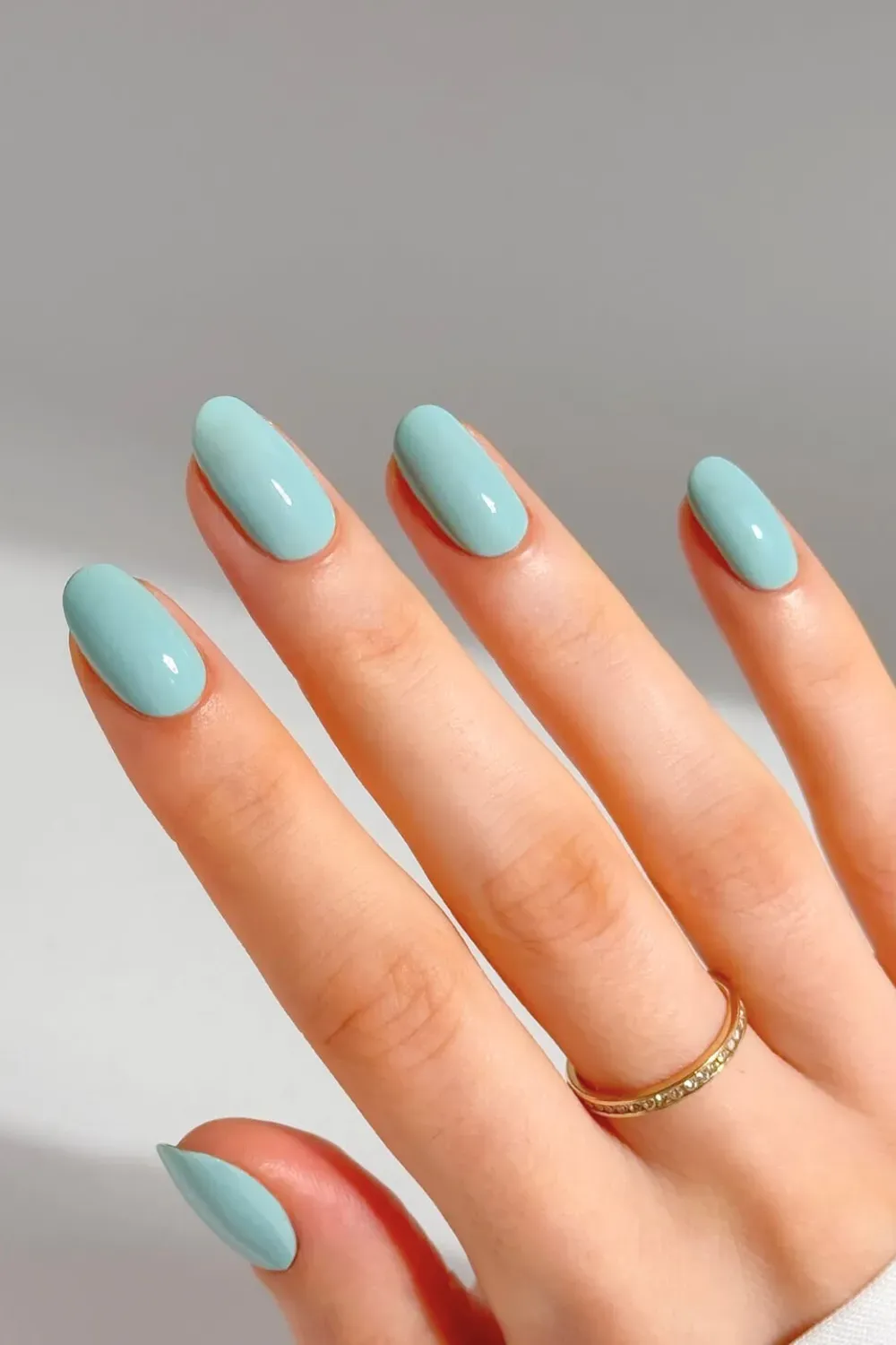 Calm and serene light blue nails with a shiny, glossy finish, ideal for a minimalist and refreshing style