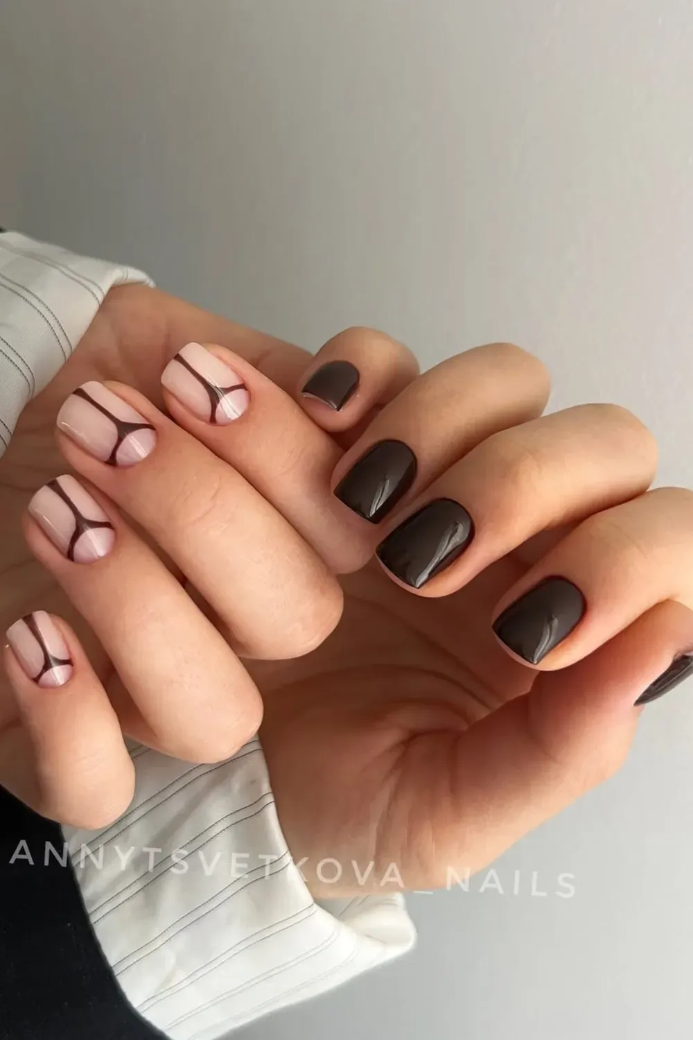 Abstract brown and pink nails with a minimalist design