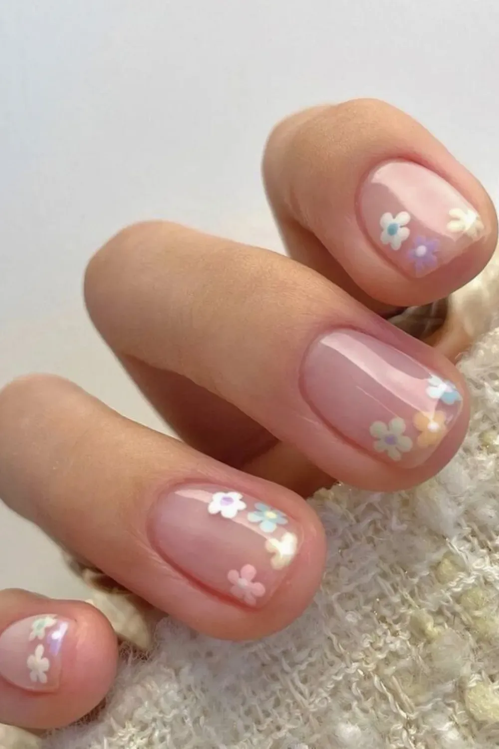 Easy DIY Daisy Dotticure with Bobby Pin