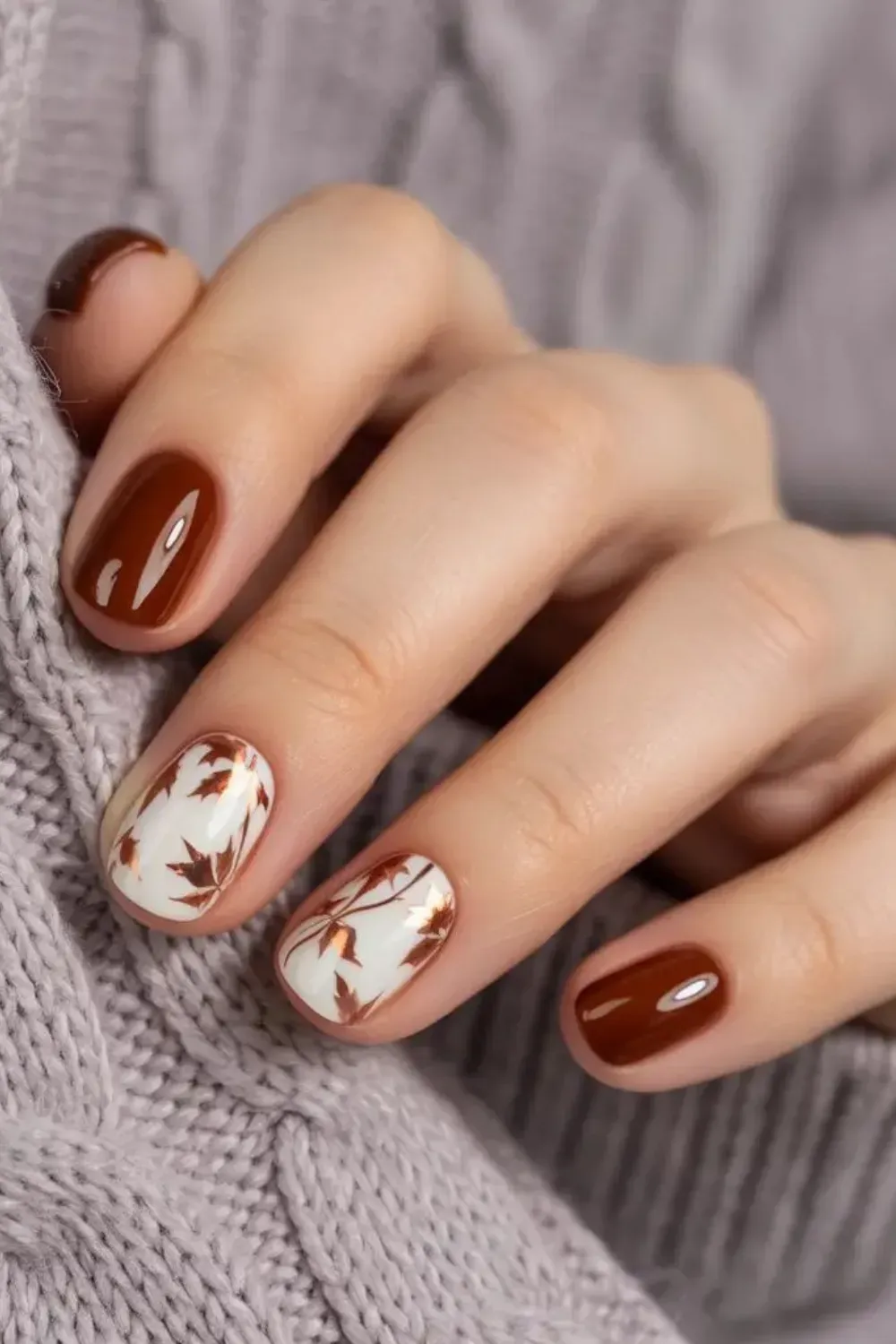 Fallen Leaves Nails - Brown nails with delicate leaf patterns, featuring gold or bronze accents that add a nature-inspired touch, perfect for the fall season