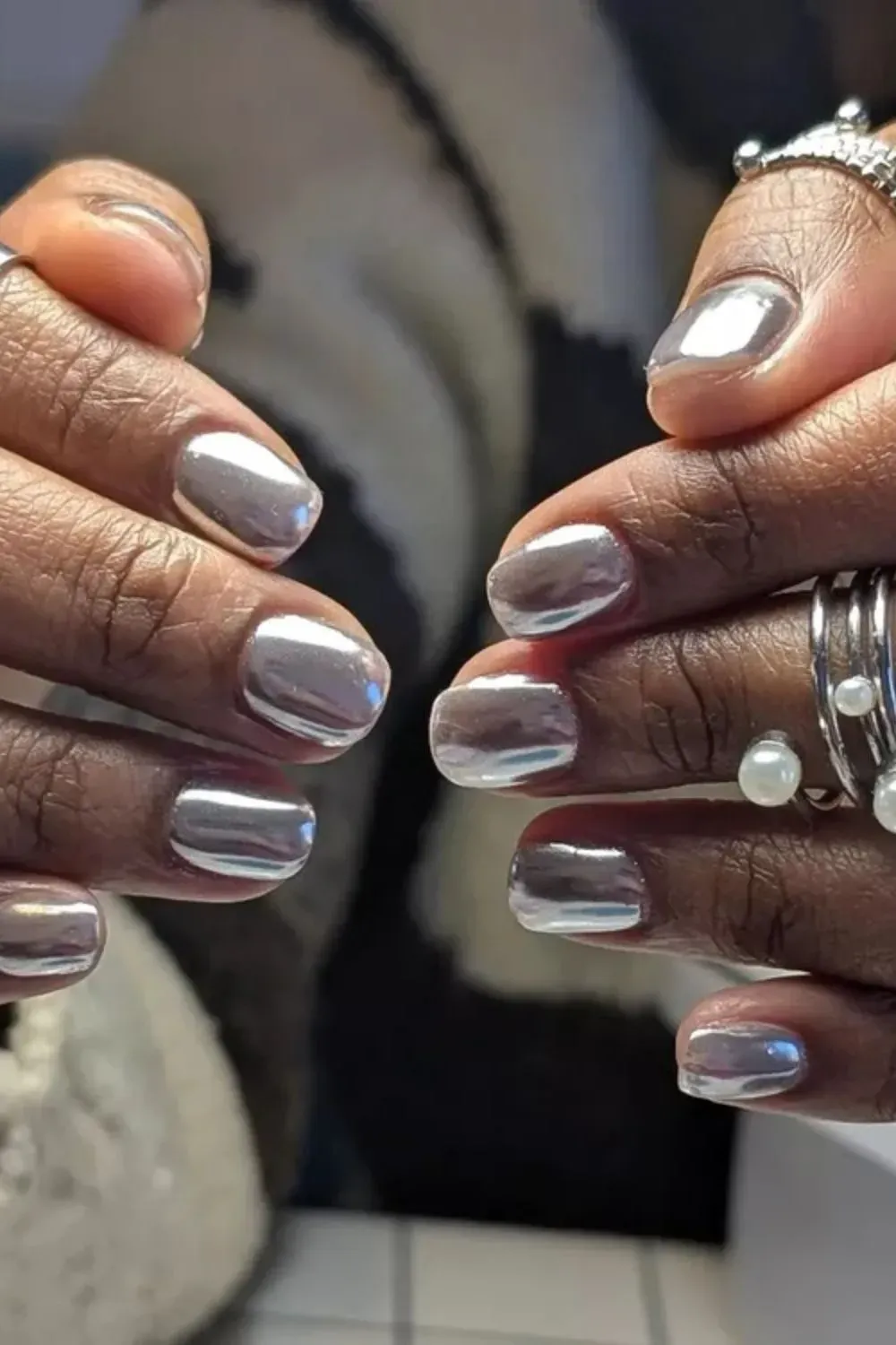 Silver Chrome Nails - Reflective silver chrome manicure on short rounded nails