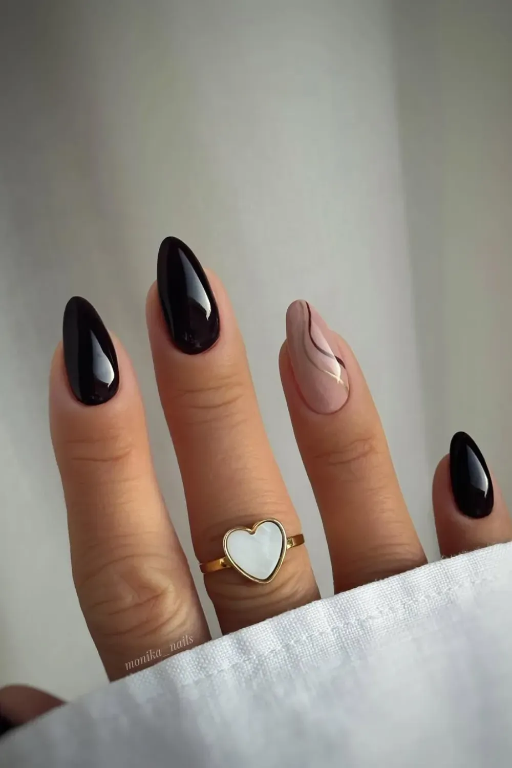 Black and brown swirl nails with gold - Artistic black and brown swirl nail design with gold detailing for a sophisticated autumn look.