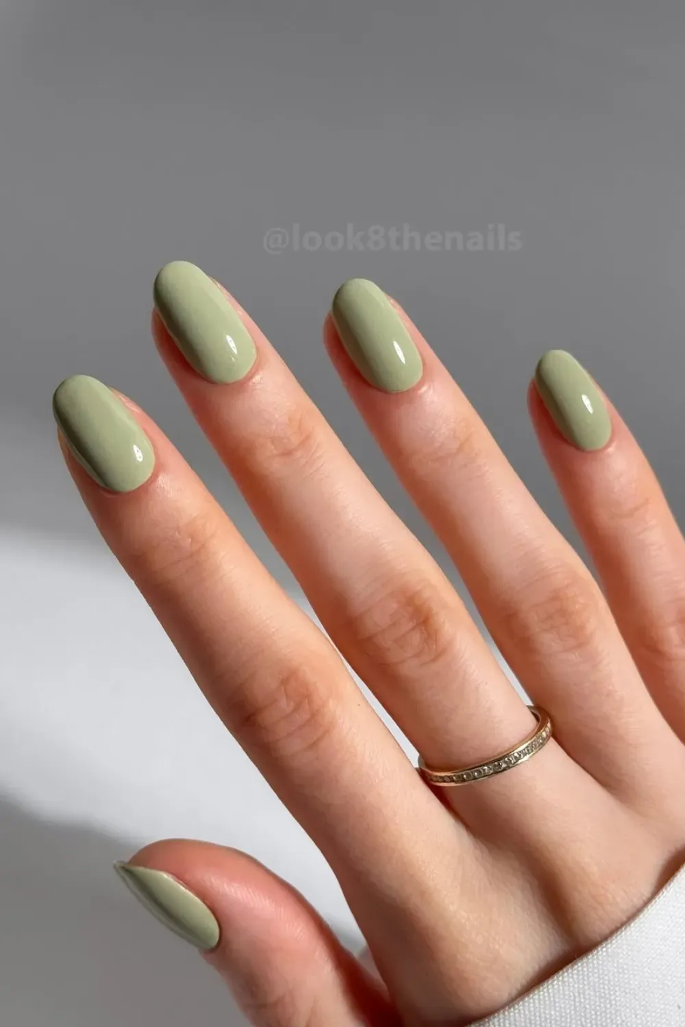 Minimalist Solid Sage Green Oval Nails - Medium oval nails painted a clean, glossy soft sage green color.