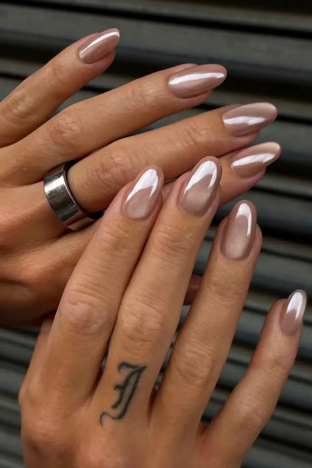 Short almond nails with beige chrome cat eye french tips