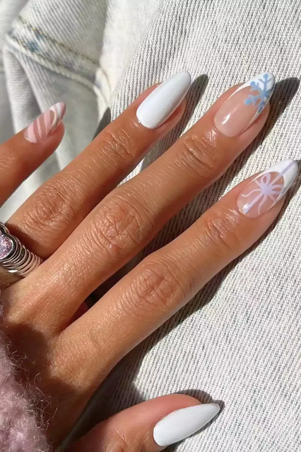 40 White Christmas Nail Ideas for 2025 (Snowflake, Glitter & Winter Chrome)