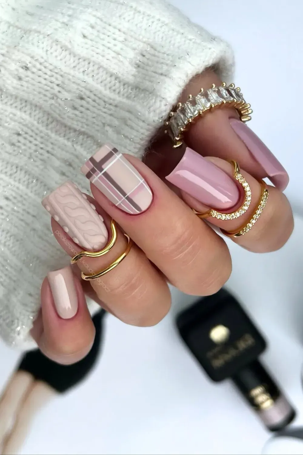 Cozy Plaid & Sweater Knit - Square nails featuring mauve plaid patterns and 3D matte sweater knit texture.
