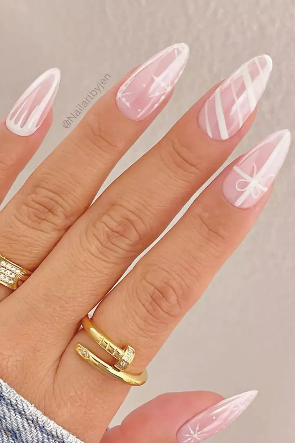 40 White Christmas Nail Ideas for 2025 (Snowflake, Glitter & Winter Chrome)