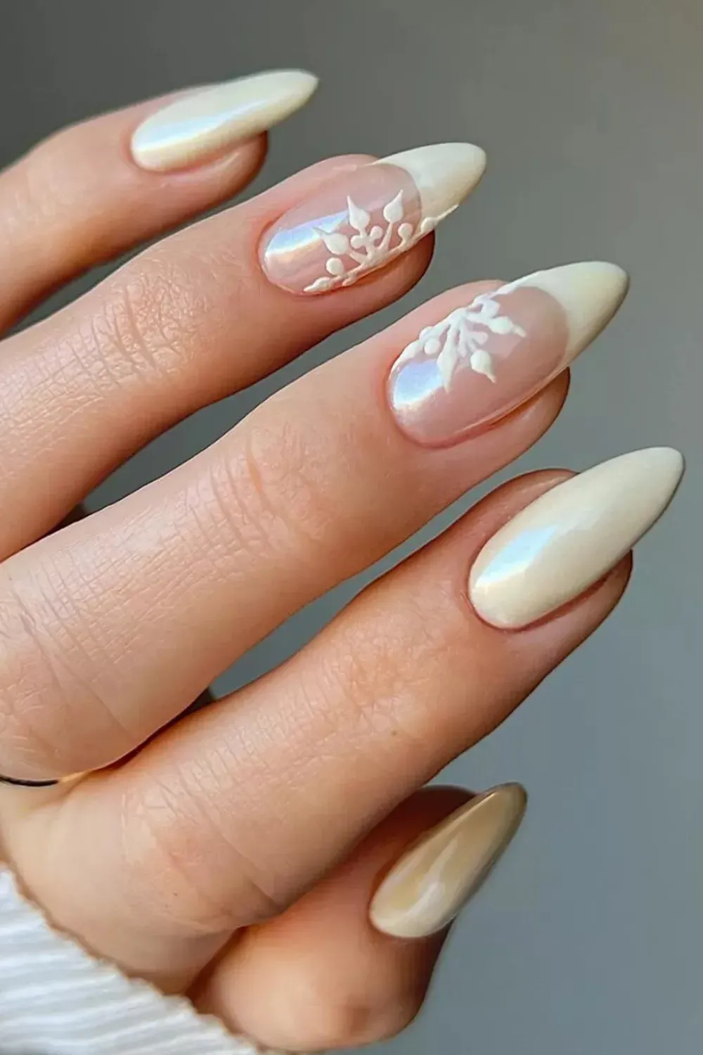 40 White Christmas Nail Ideas for 2025 (Snowflake, Glitter & Winter Chrome)