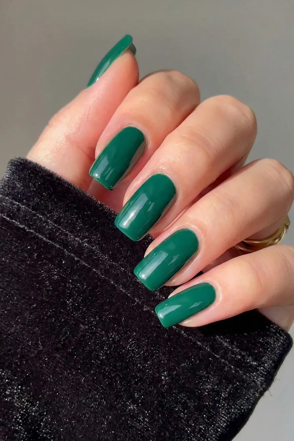 Glossy Emerald Solid Nails – classic shiny deep emerald green square nails minimal style