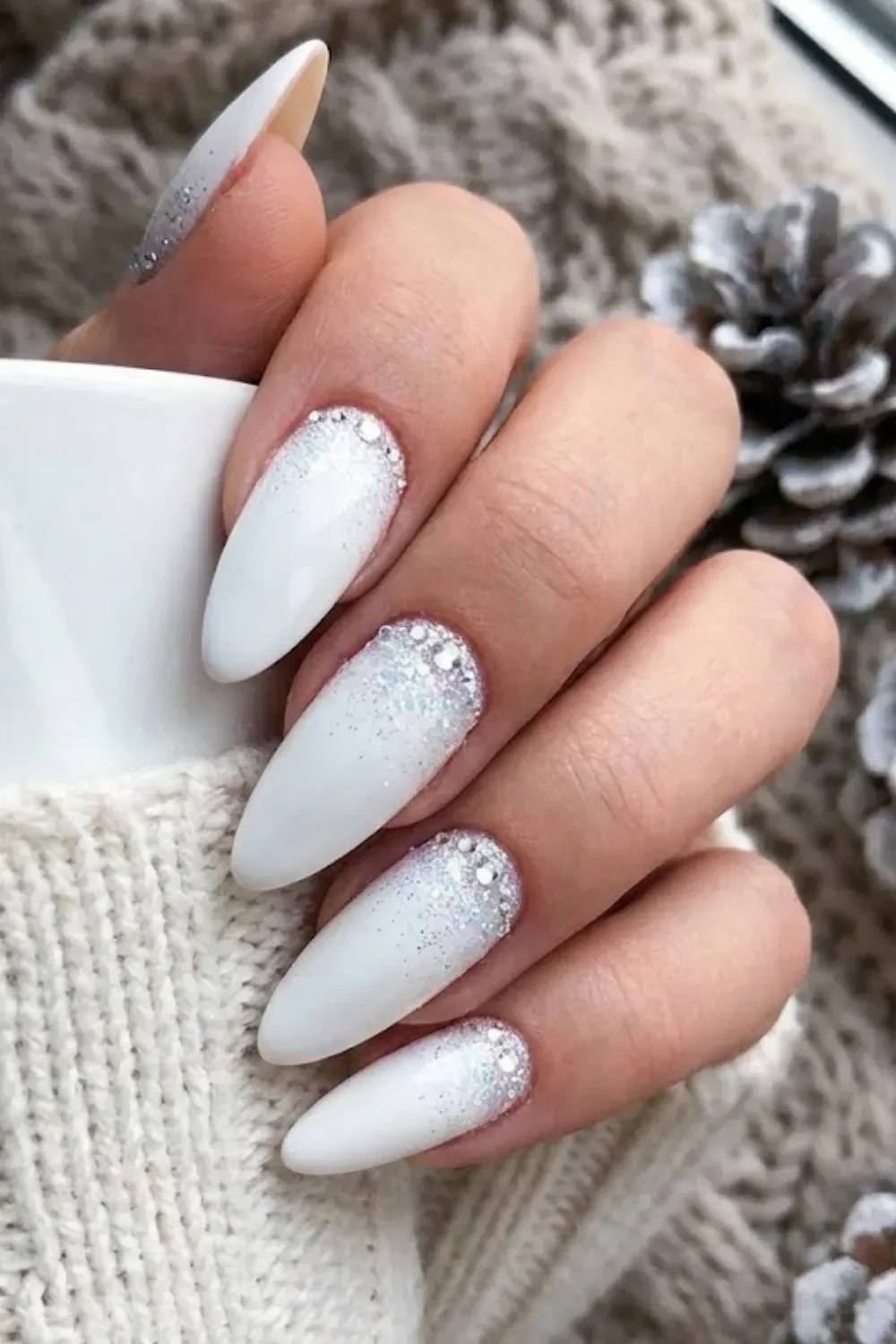 40 White Christmas Nail Ideas for 2025 (Snowflake, Glitter & Winter Chrome)