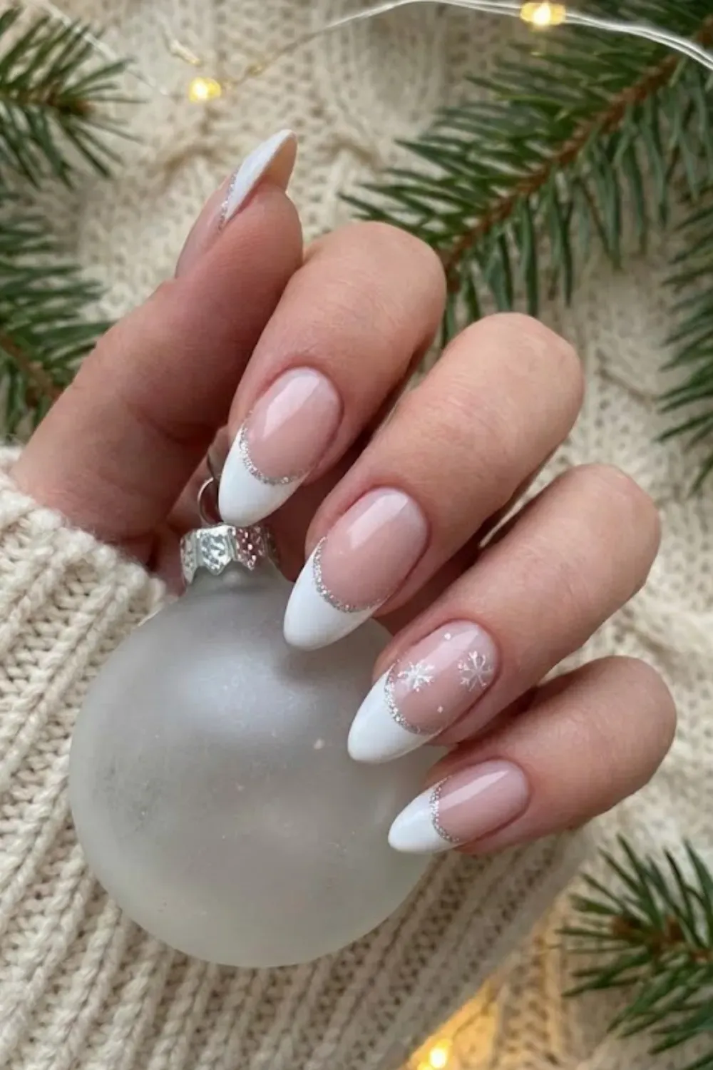 40 White Christmas Nail Ideas for 2025 (Snowflake, Glitter & Winter Chrome)