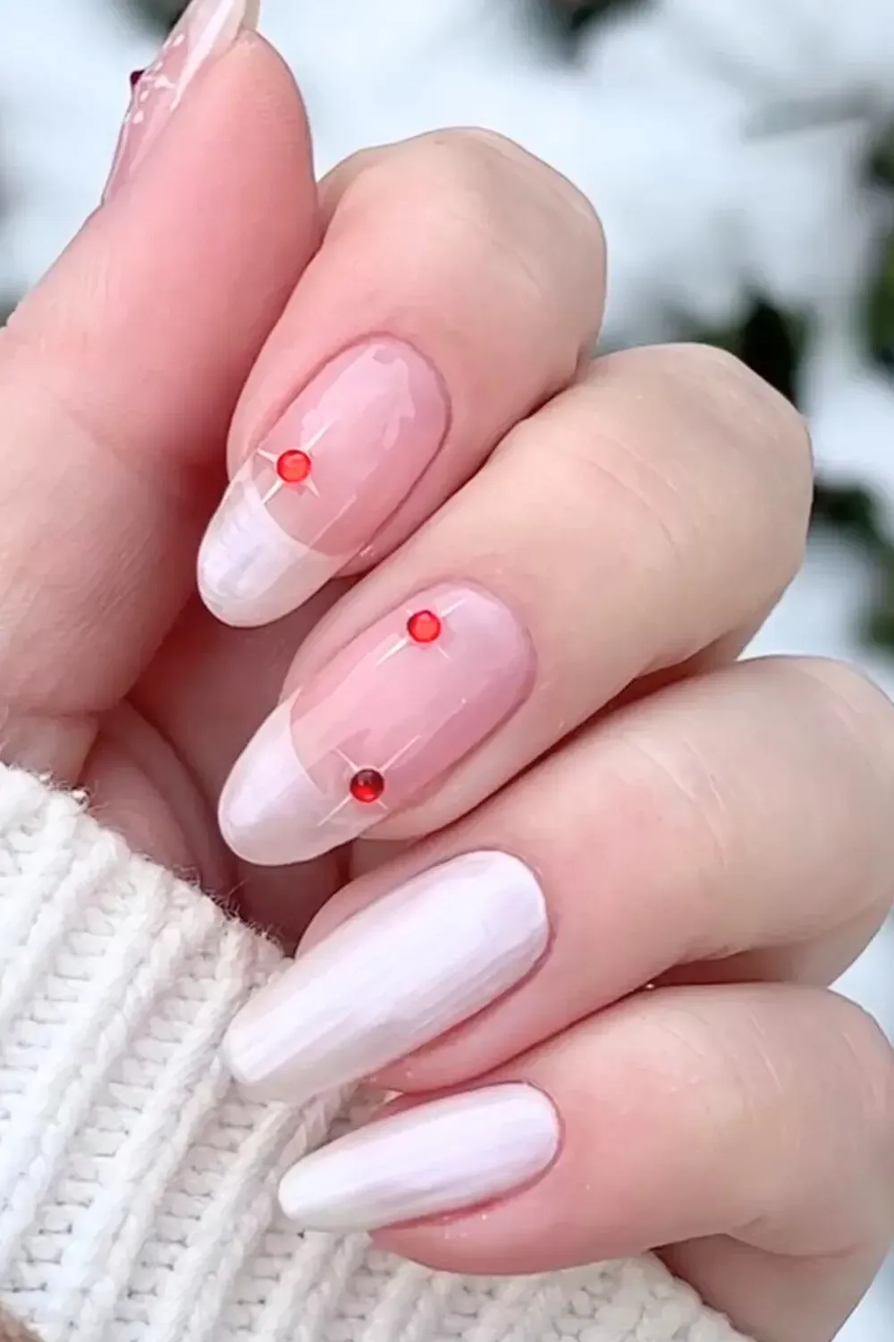 40 White Christmas Nail Ideas for 2025 (Snowflake, Glitter & Winter Chrome)