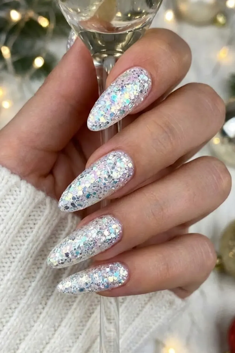 40 White Christmas Nail Ideas for 2025 (Snowflake, Glitter & Winter Chrome)