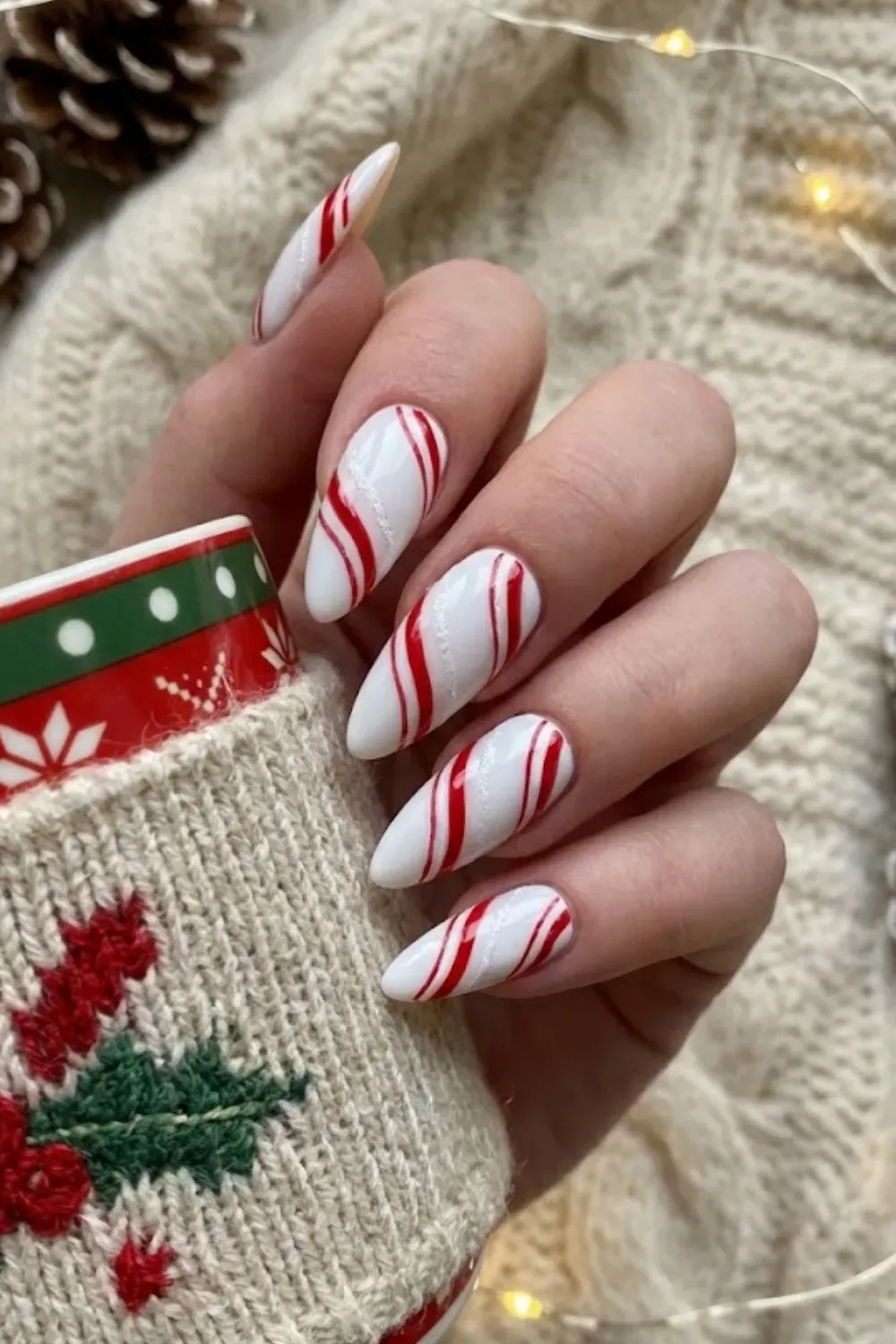 40 White Christmas Nail Ideas for 2025 (Snowflake, Glitter & Winter Chrome)