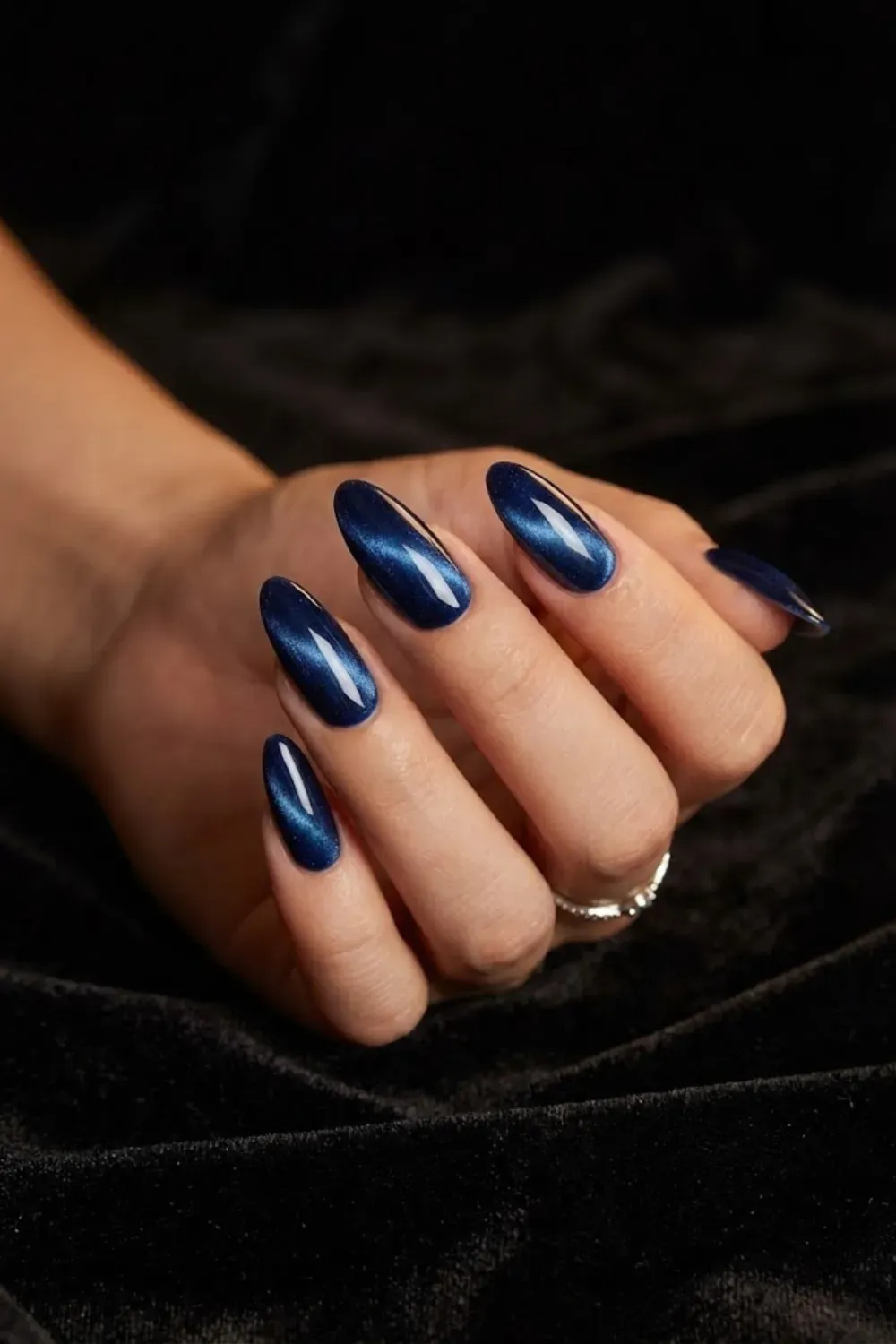 Midnight blue velvet cat eye nails with soft plush magnetic glow