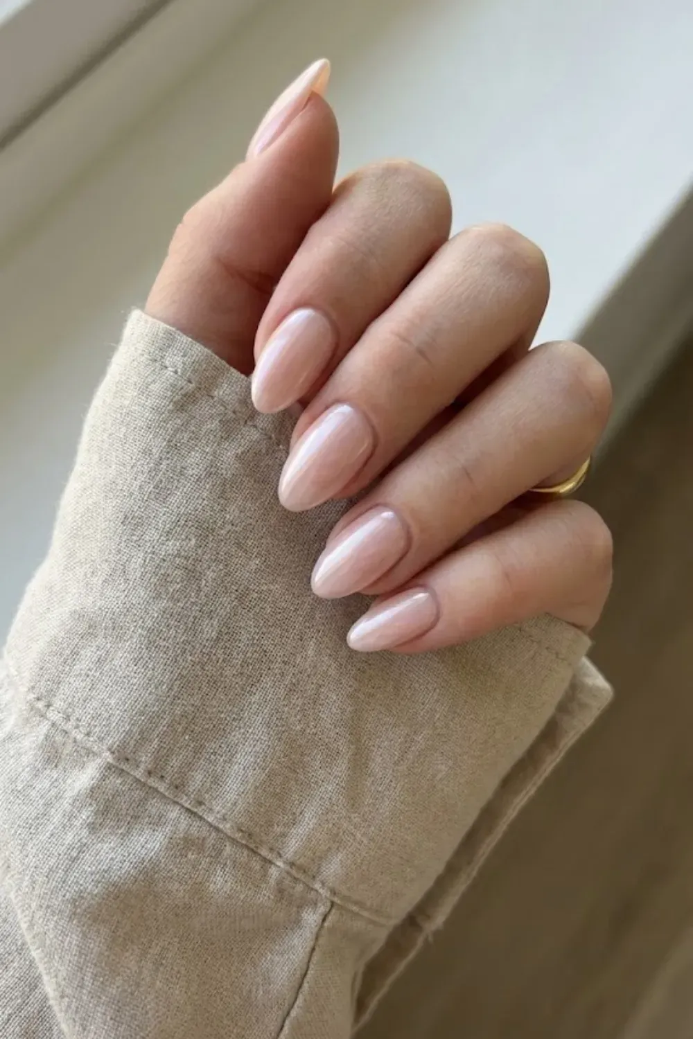 Pearlescent Nude Almond – Almond shaped nails with a soft shimmering pearlescent nude finish.
