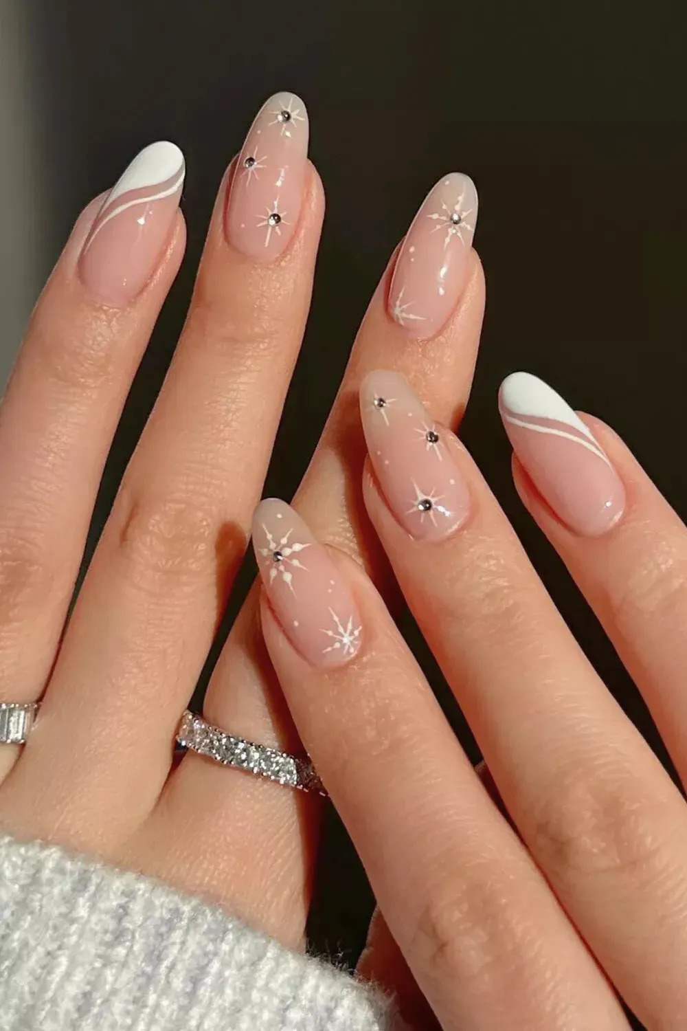 40 White Christmas Nail Ideas for 2025 (Snowflake, Glitter & Winter Chrome)