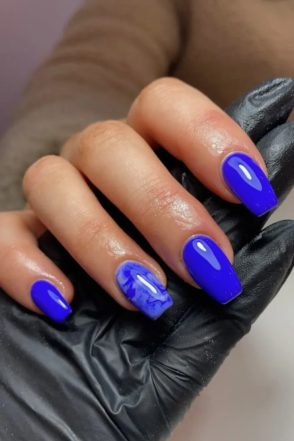 Cobalt Blue Square Nails with Ink Marble – Glossy cobalt blue square nails paired with a mesmerizing blue ink marble accent nail.