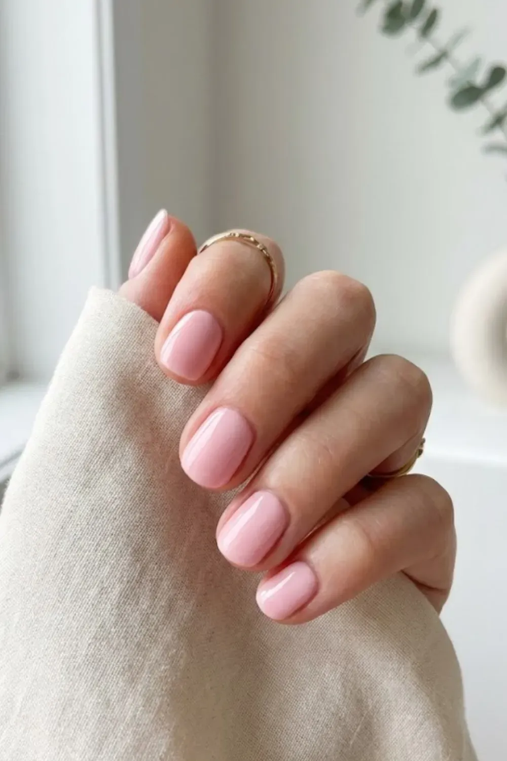 Short glossy nails in a classic soft bubblegum pink.