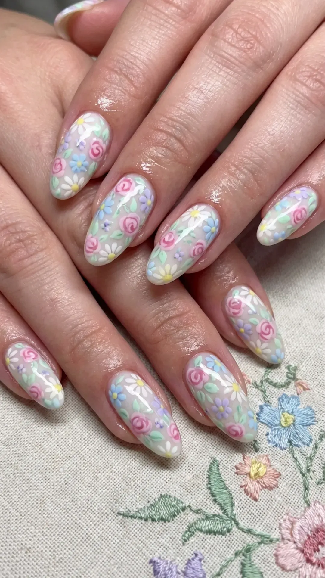 micro floral pattern March nails in pastel colors