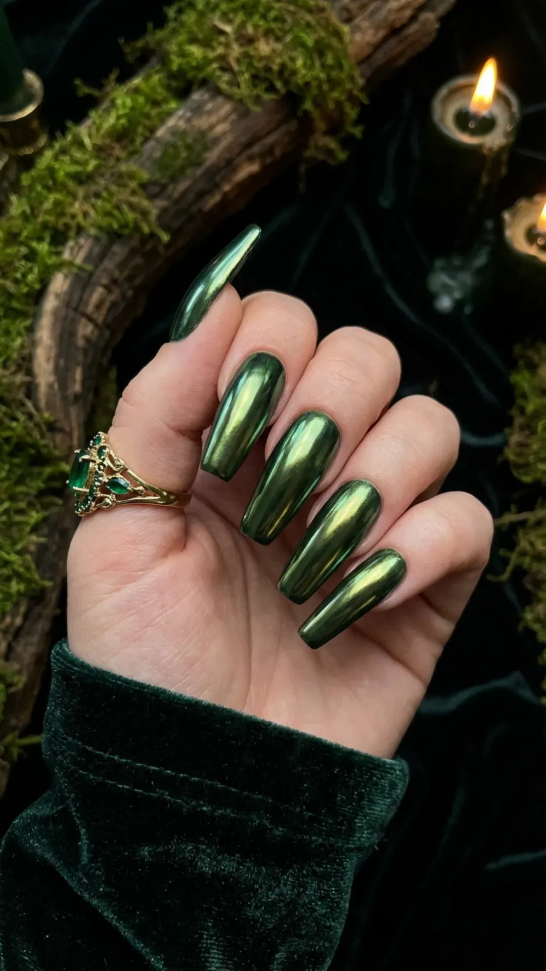 Metallic forest green nails deep reflective luxury manicure 