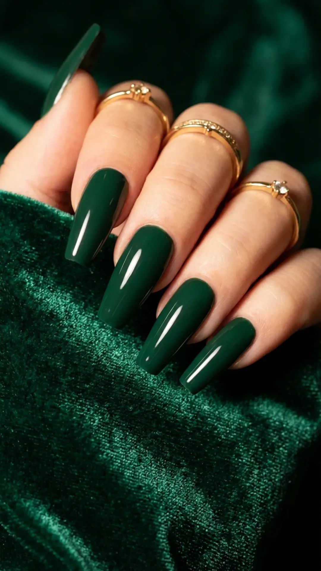 Glossy hunter green coffin nails luxury manicure style