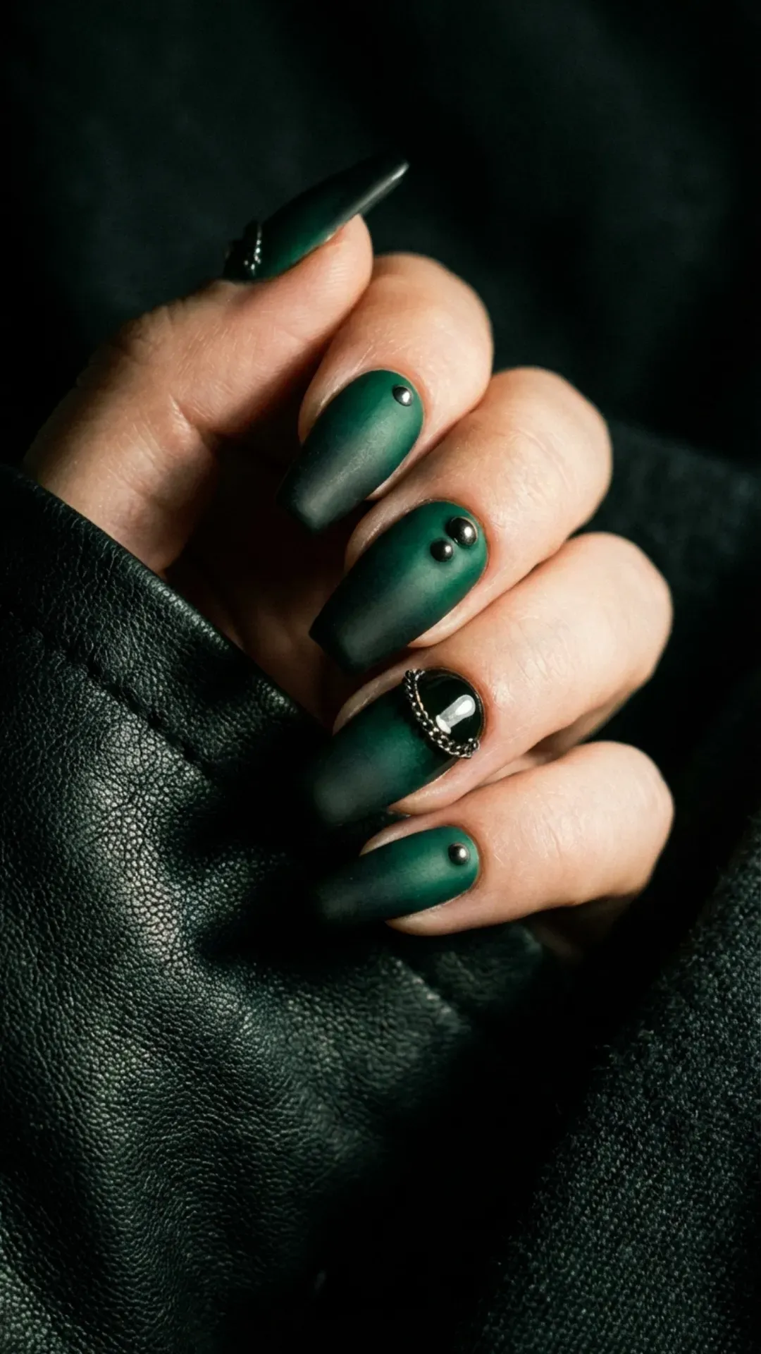 Dark green to black ombre nails edgy manicure