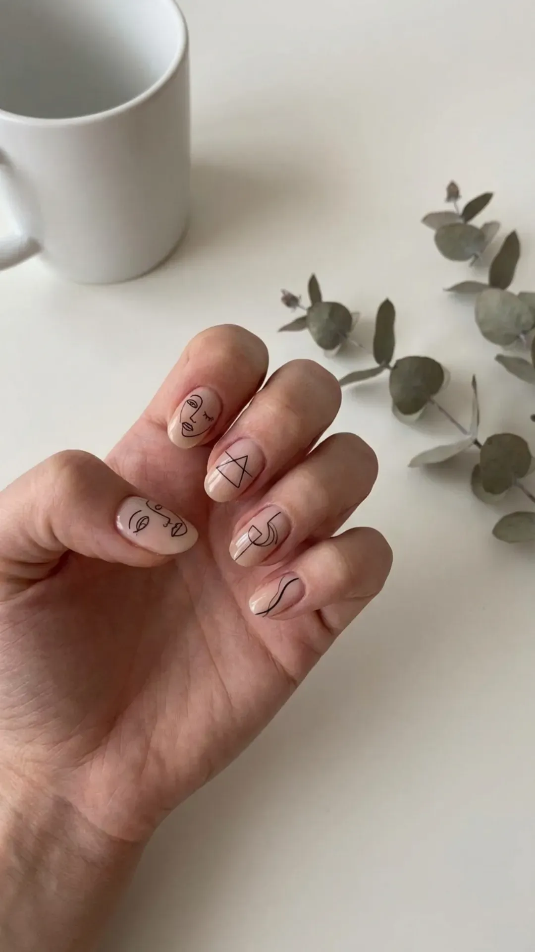 Minimal line art gorgeous nails, modern neutral aesthetic
