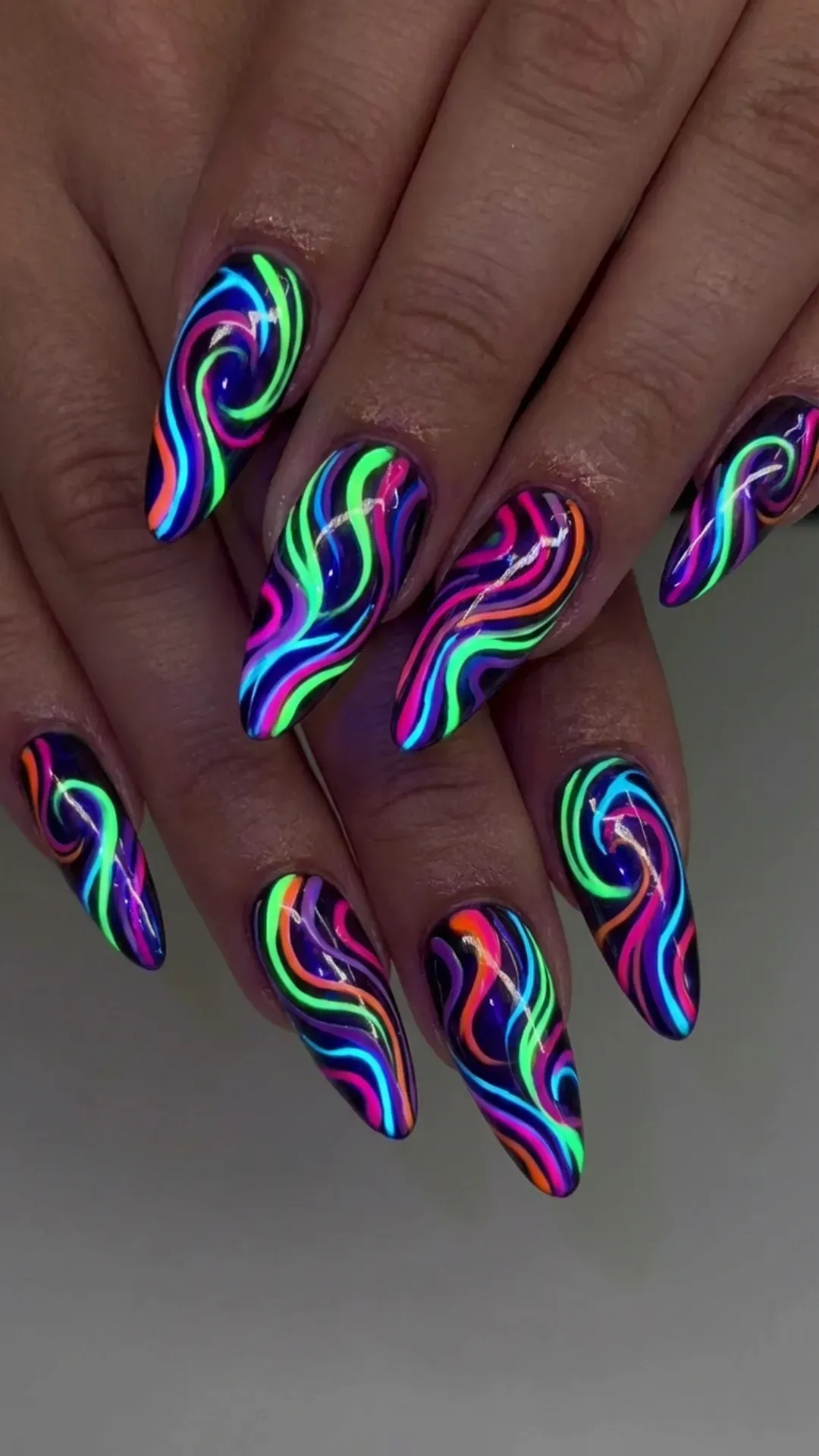 Neon swirl gorgeous nails, colorful abstract nail art