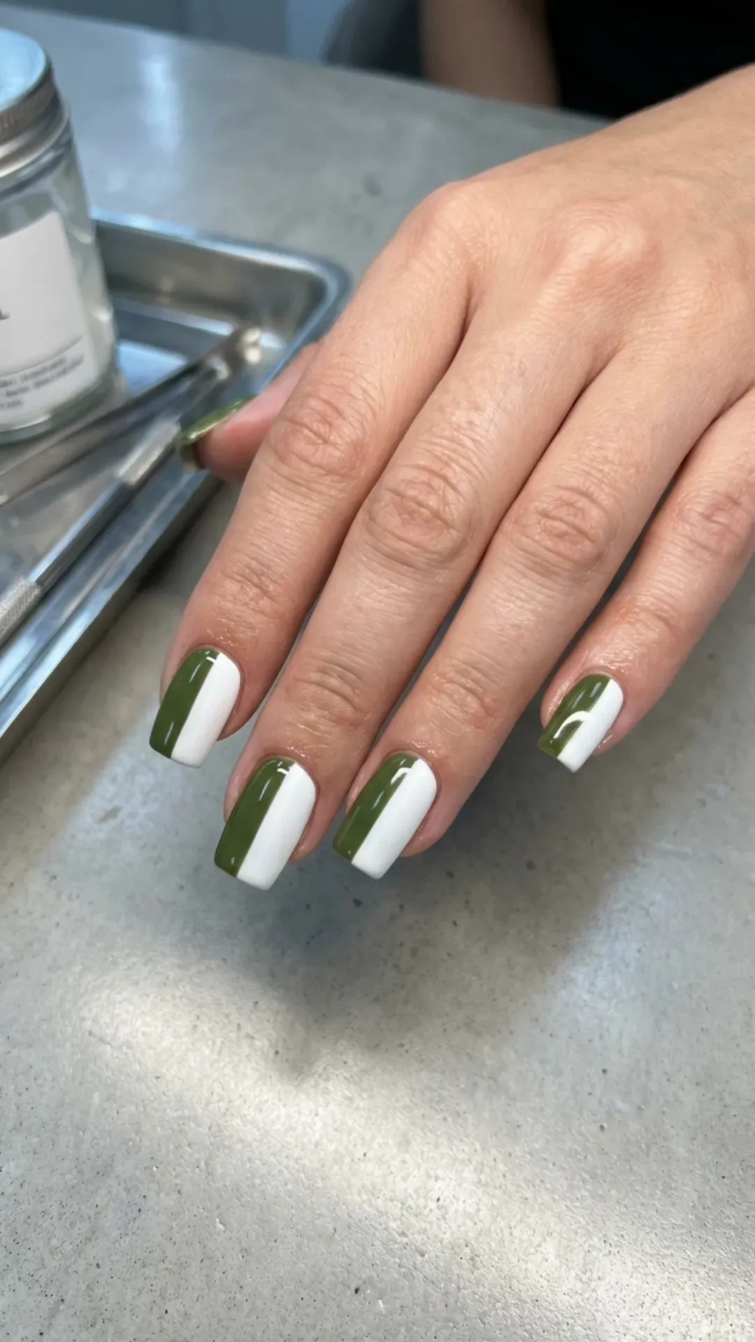  Sharp vertical split nails in olive green and optic white VANSWEG.COM