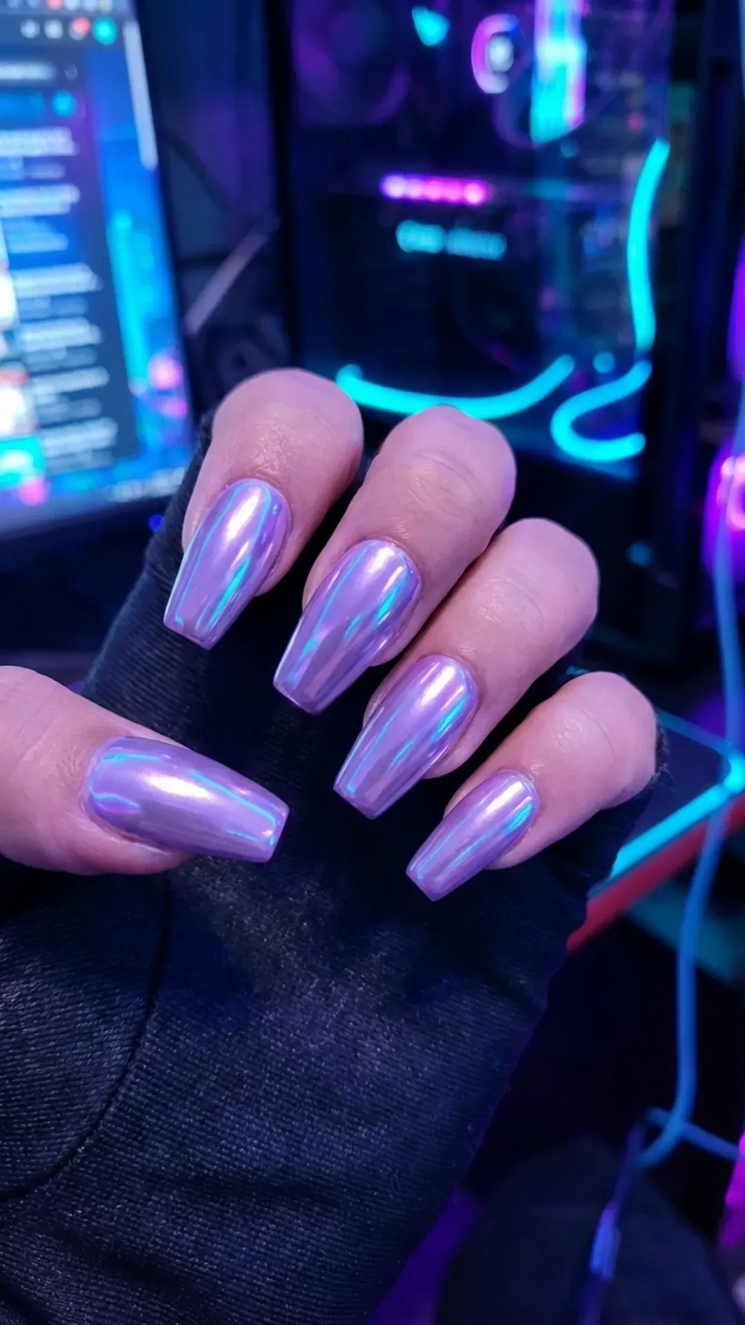 Iridescent glazed digital lavender chrome nails VANSWEG.COM