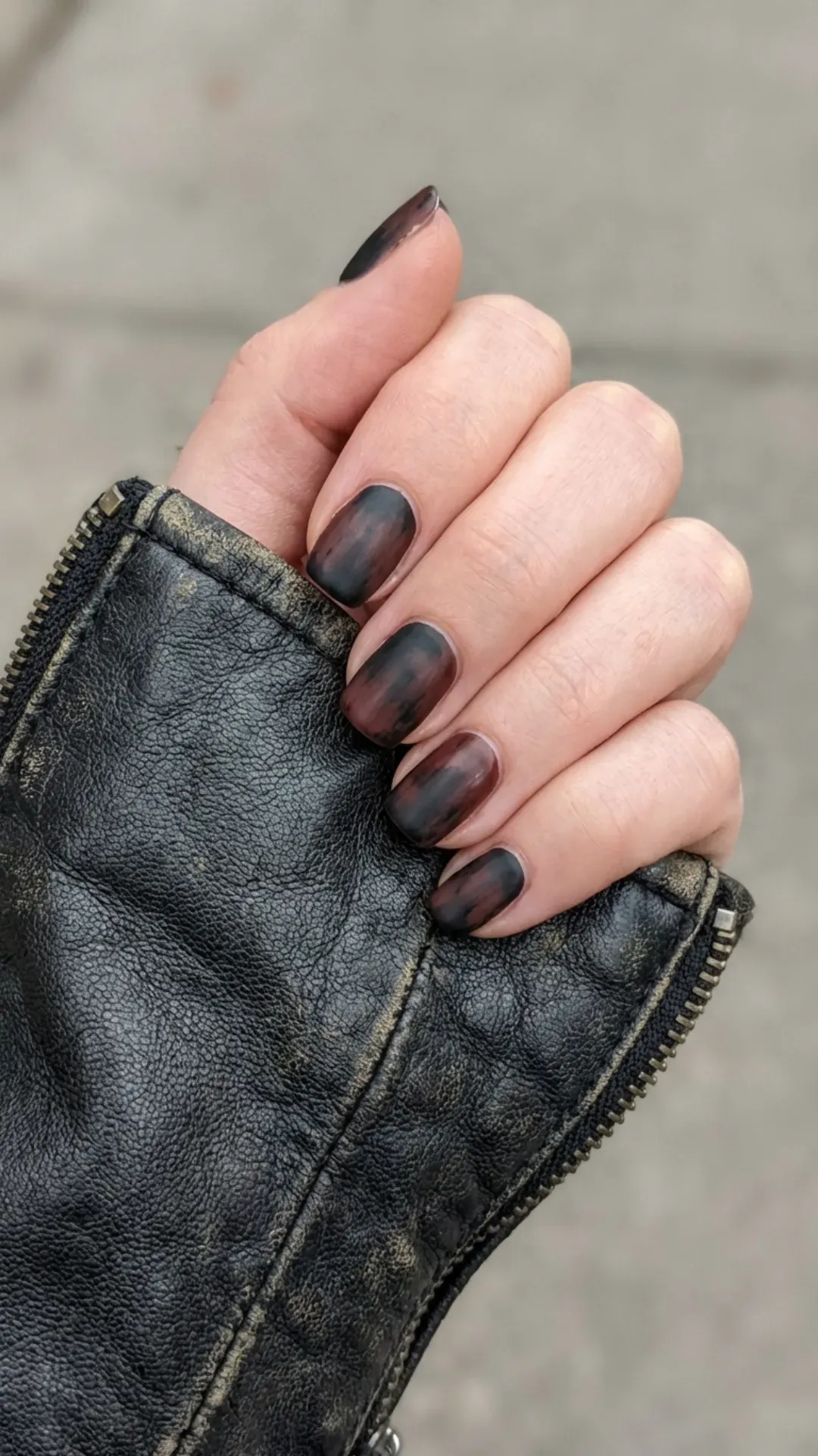 Edgy smudged black and cherry mocha grunge nail art VANSWEG.COM
