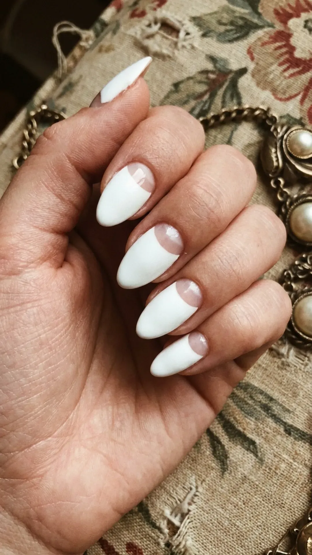 color-shifting pink and blue opal iridescent oval nails by VANSWEG.COM