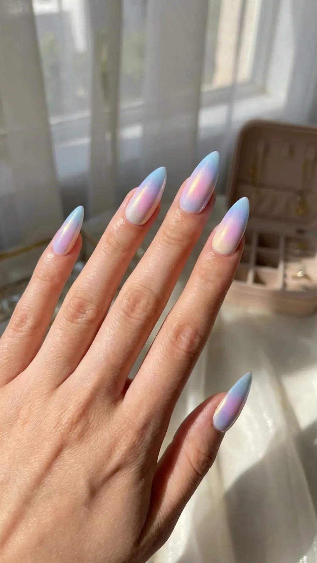 Aura gradient stiletto nails with a soft glowing center effect