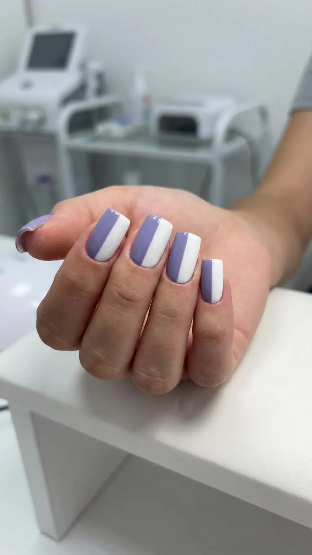 Sharp vertical split nails in digital lavender and optic white VANSWEG.COM